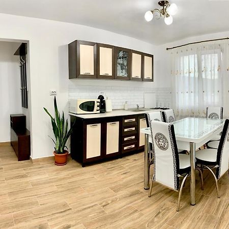 Cazare Apartament Orsova Apartment Ngoại thất bức ảnh