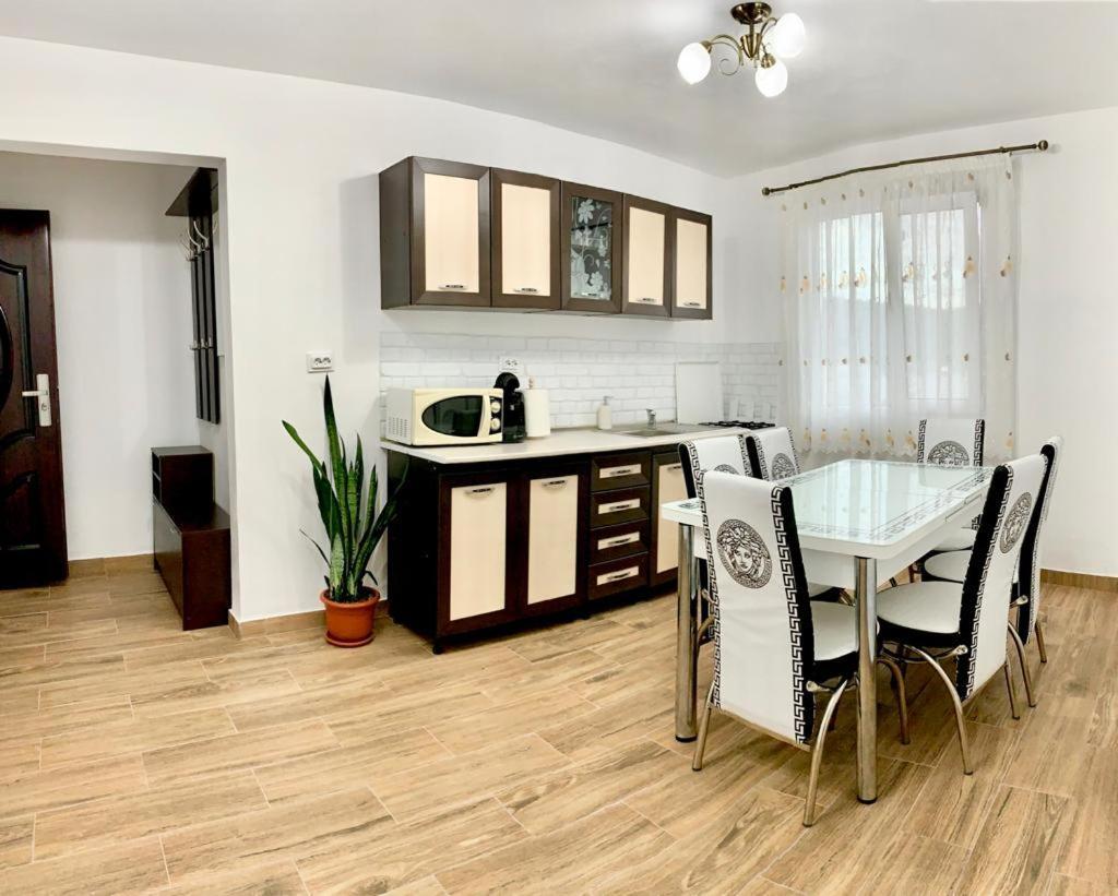 Cazare Apartament Orsova Apartment Ngoại thất bức ảnh